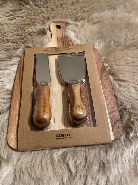 serveerplank met kaasmesjes